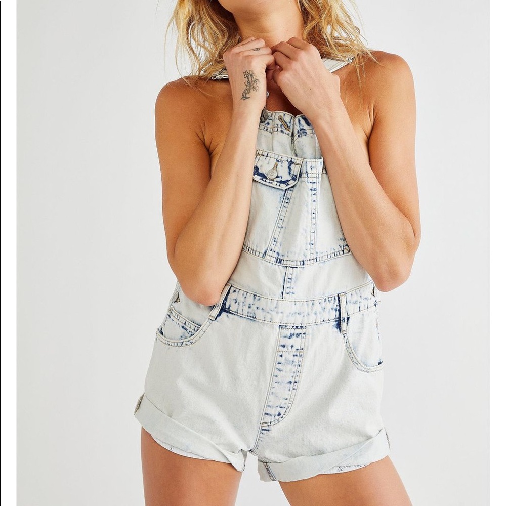 Free People // Ziggy Baggy Shortalls in Acid Wash